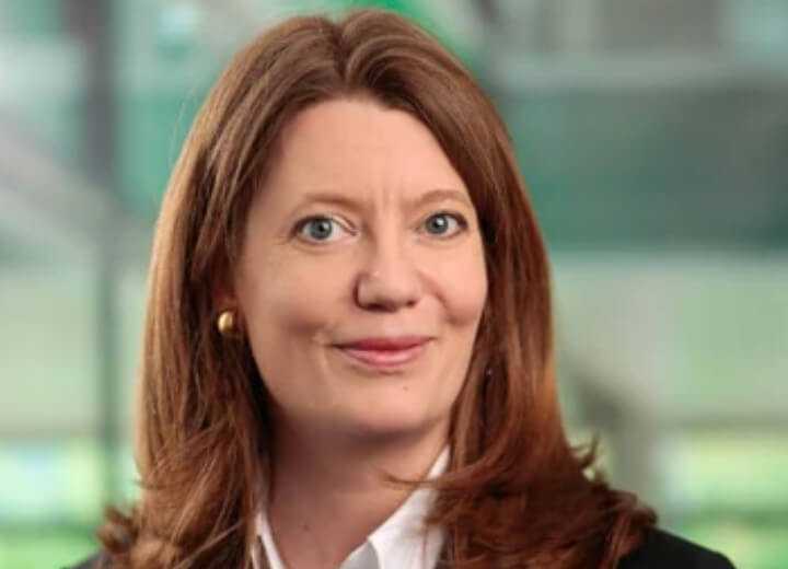 Partnerin Christine Wolter erzählt uns in ihrem Interview, welche Herausforderungen es mit sich bringt, Kinder mit einem anspruchsvollen Job zu vereinbaren, welche Unterstützung Deloitte dabei bietet und welche Tipps sie für junge Bewerber:innen hat.