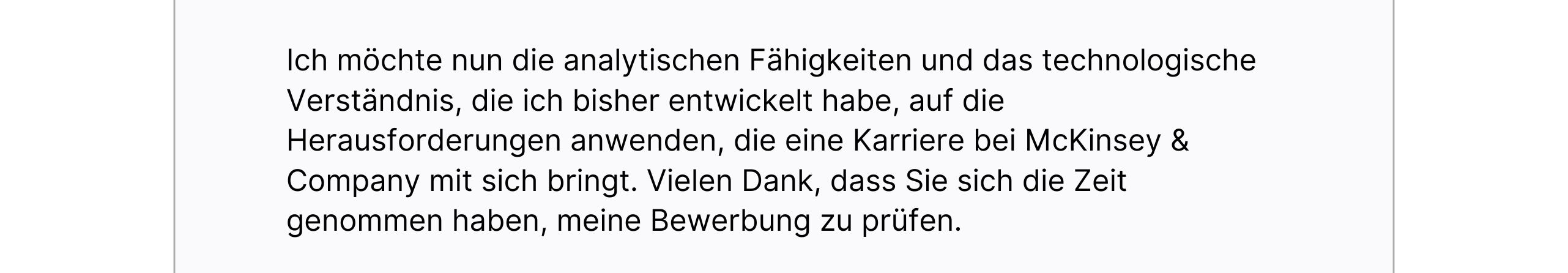 Schlussabsatz des Anschreibens mit Betonung analytischer Fähigkeiten und Dank für die Prüfung der Bewerbung.